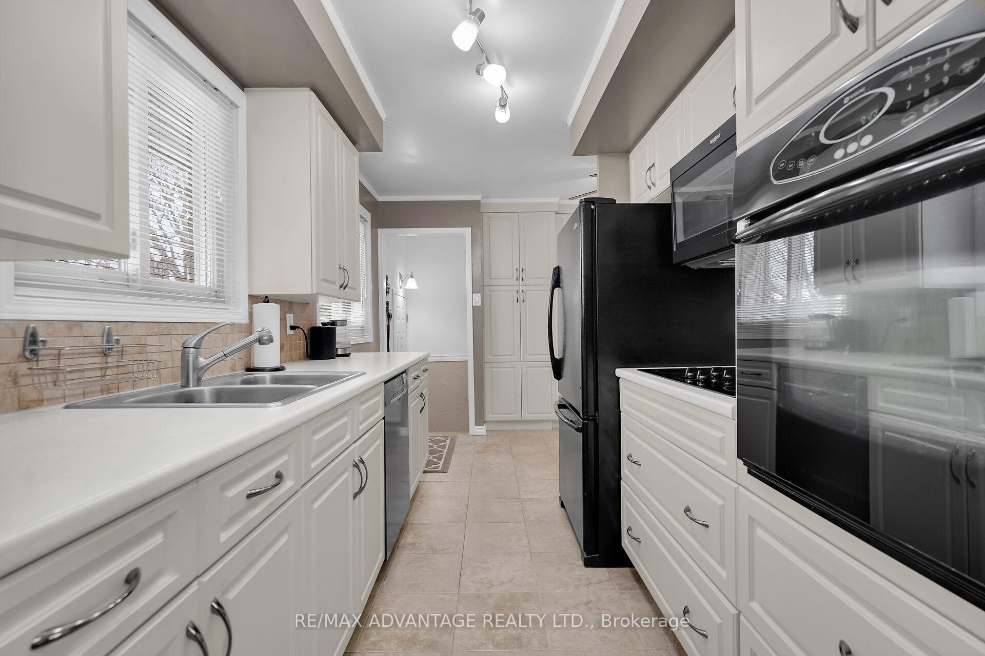 6 Archer Crescent photo 13