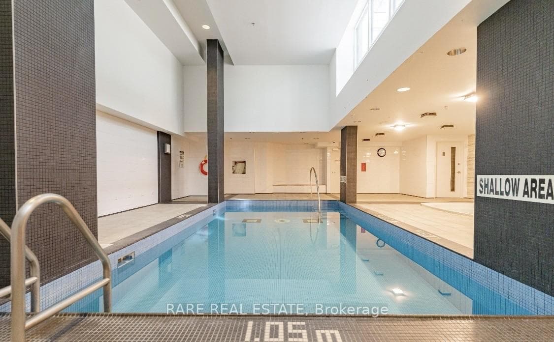 21 Carlton Street Unit 201 photo 8