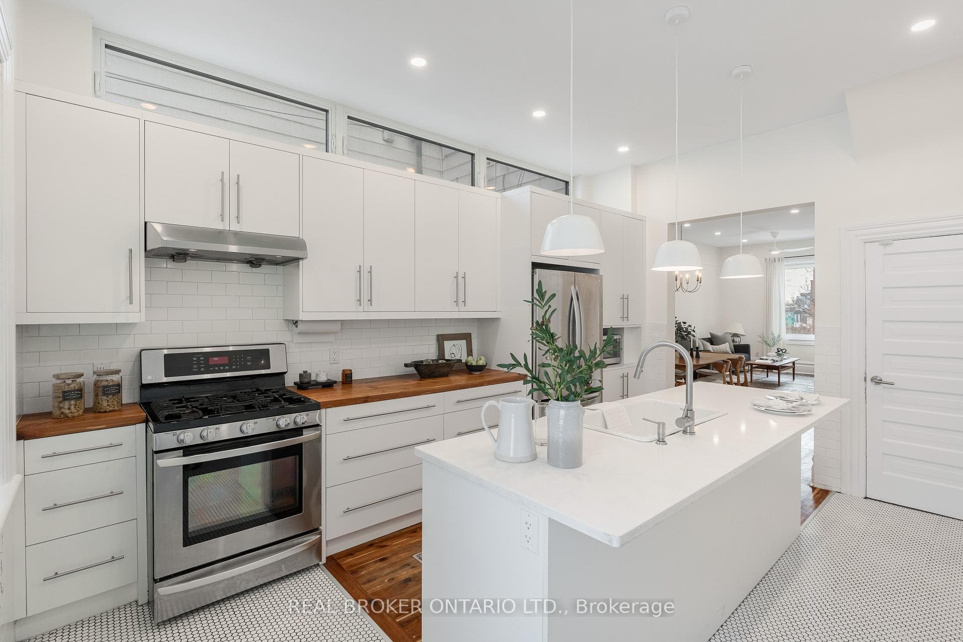 141 Rochester Street photo 16