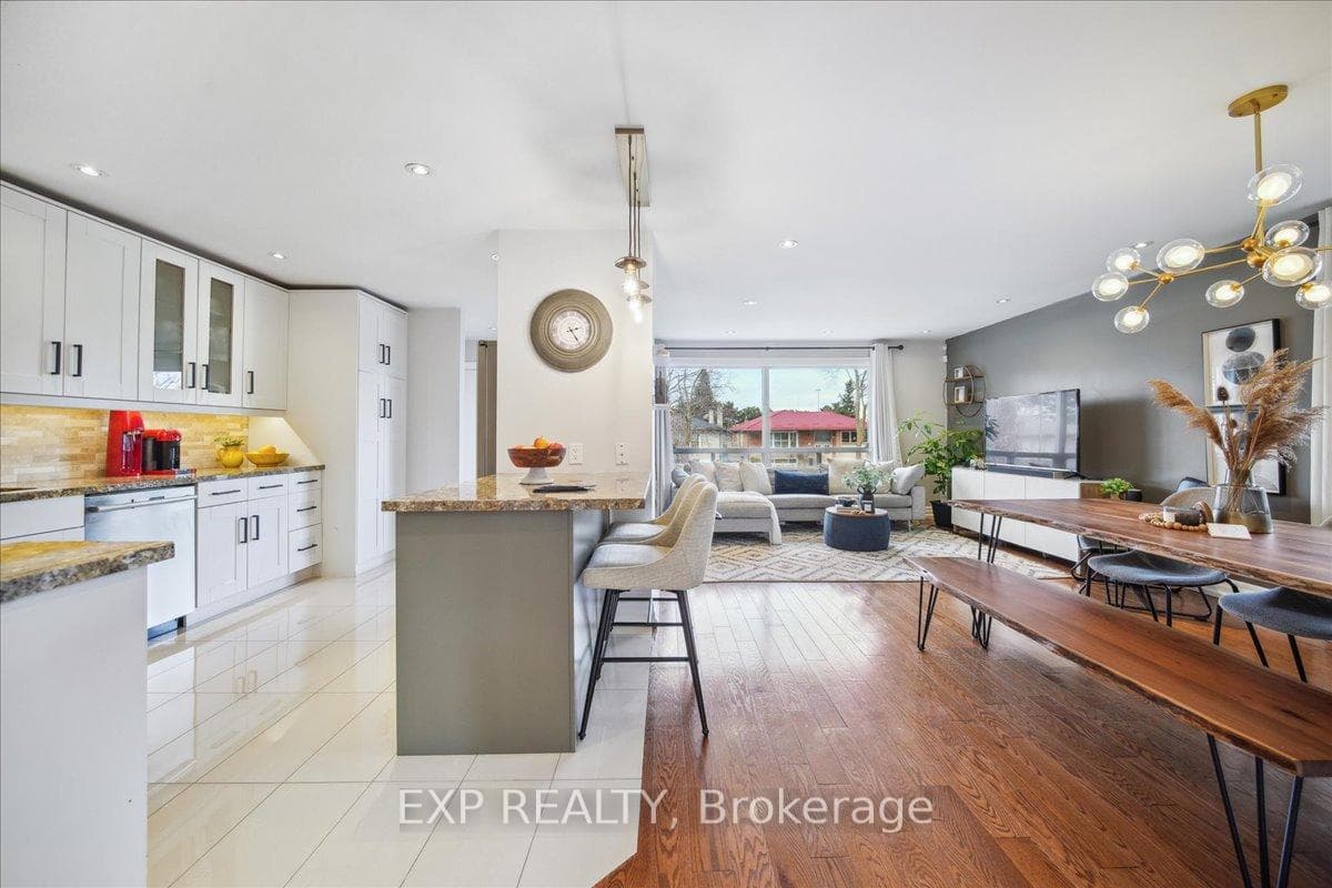 137 Kingsview Boulevard photo 11