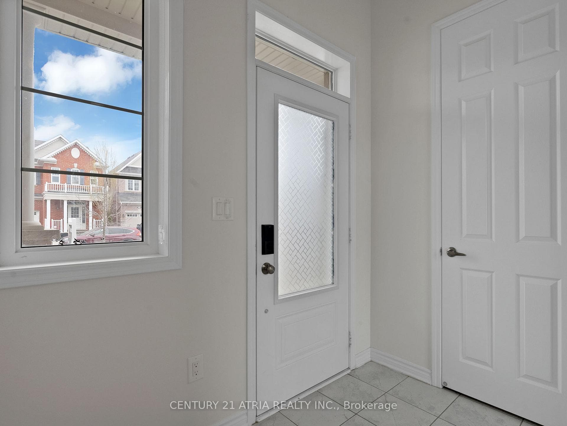 33 Stillwater Crescent photo 5