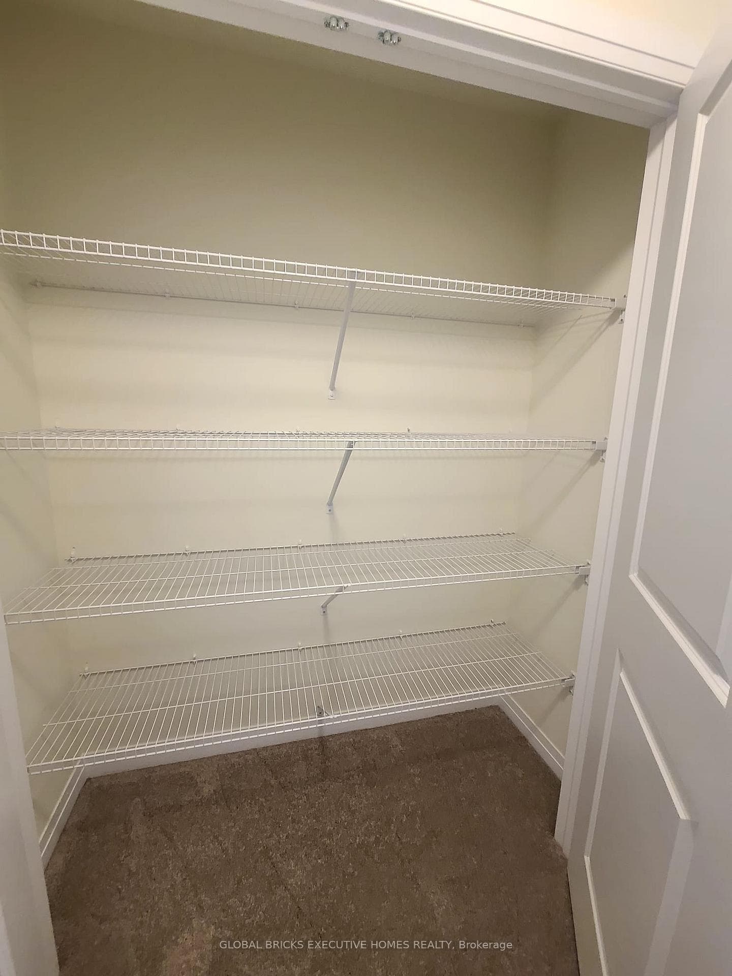 11 Poett Avenue photo 31