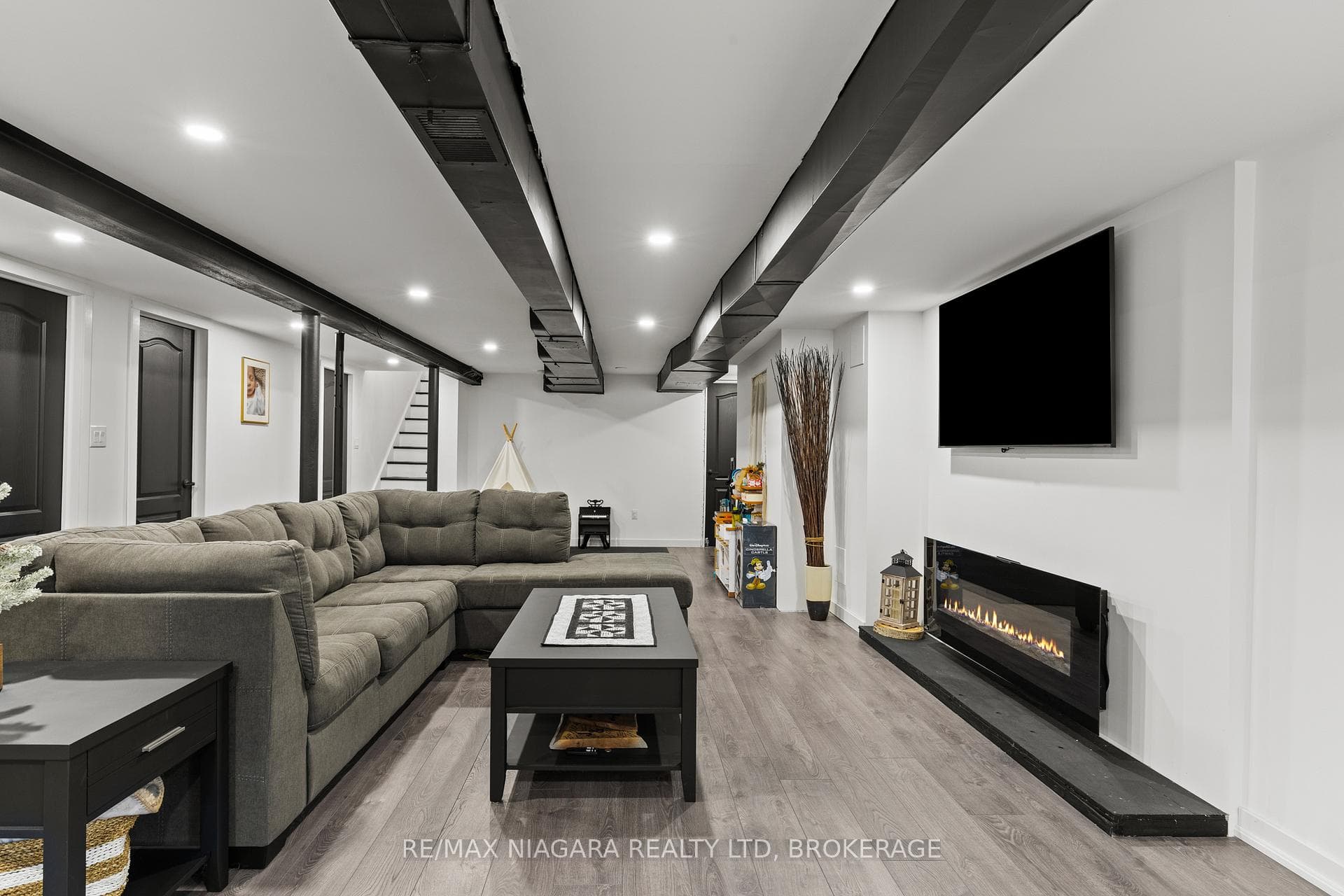 16 Peachtree Park photo 32