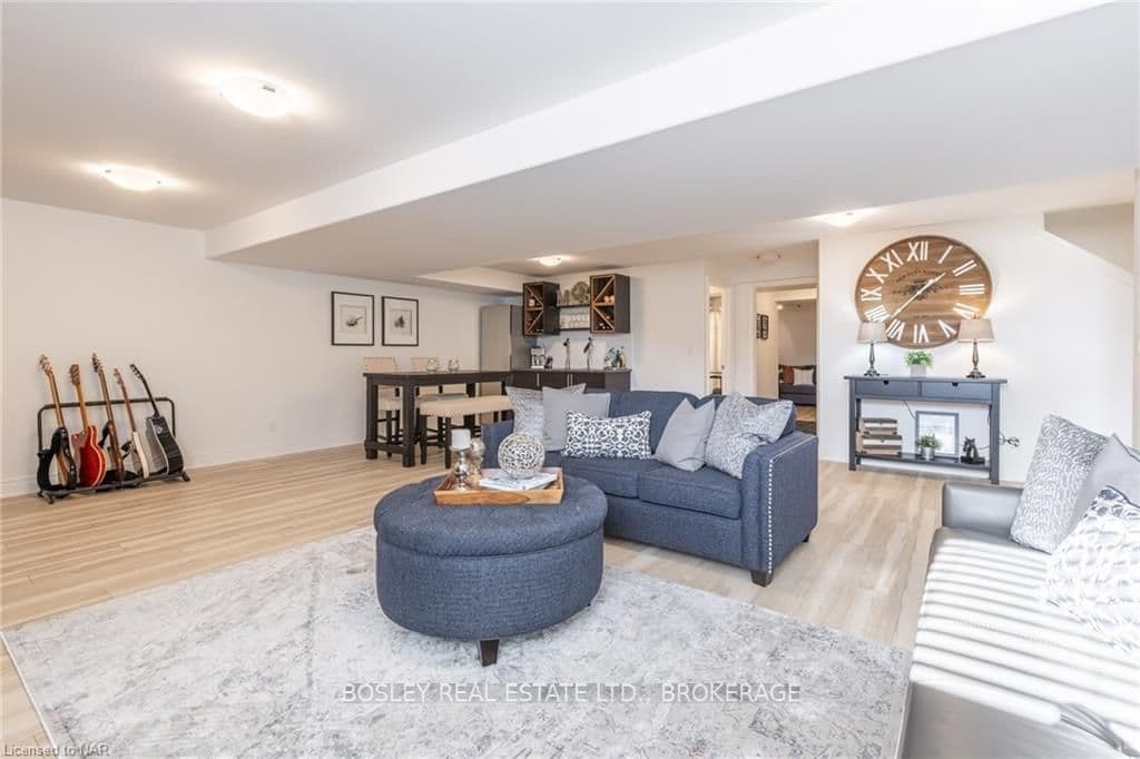 Large recroom with bar area