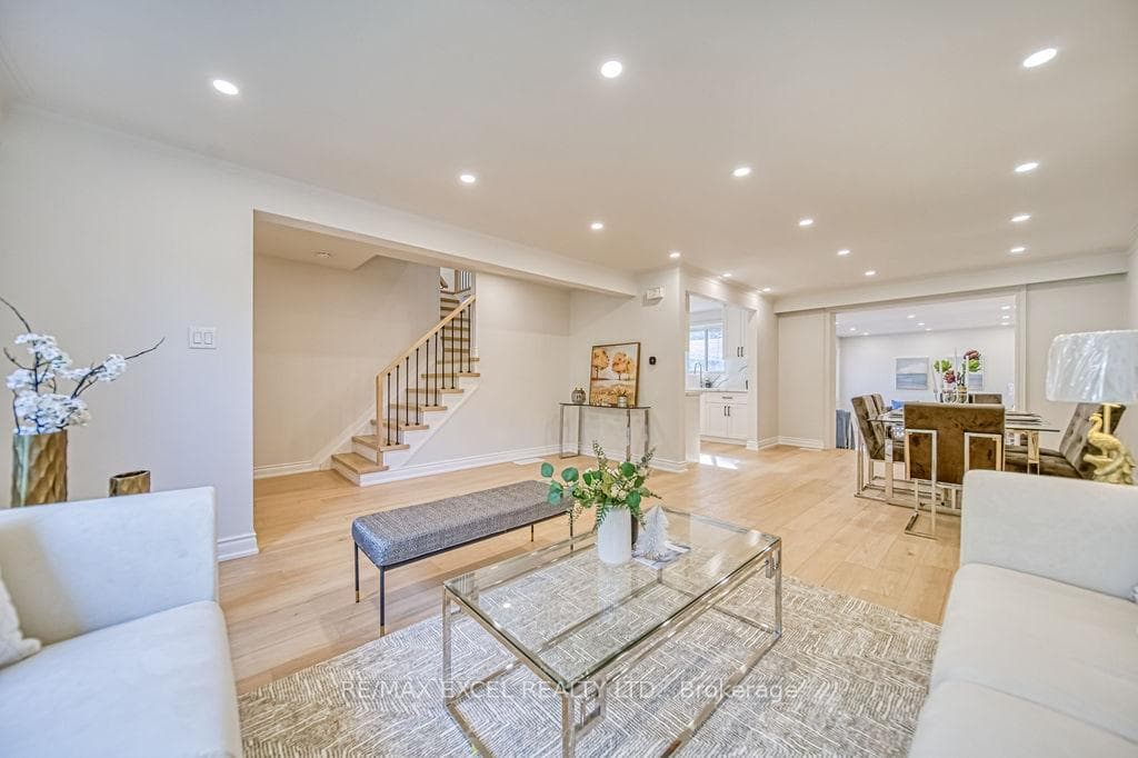 24 Bridlewood Boulevard photo 4