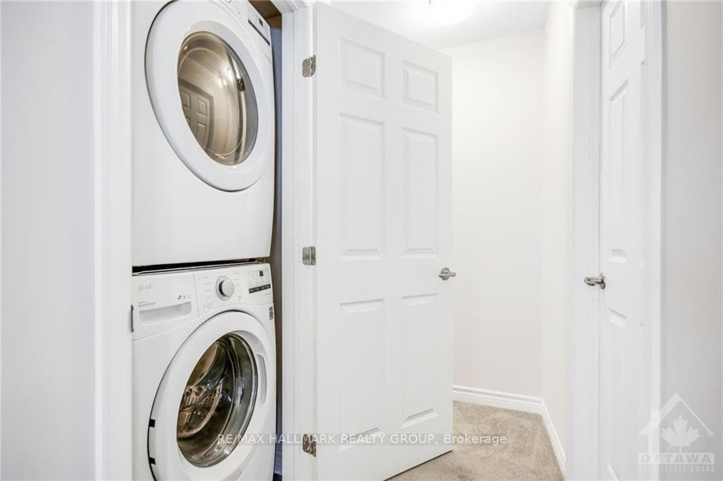 298 Zenith Private photo 15