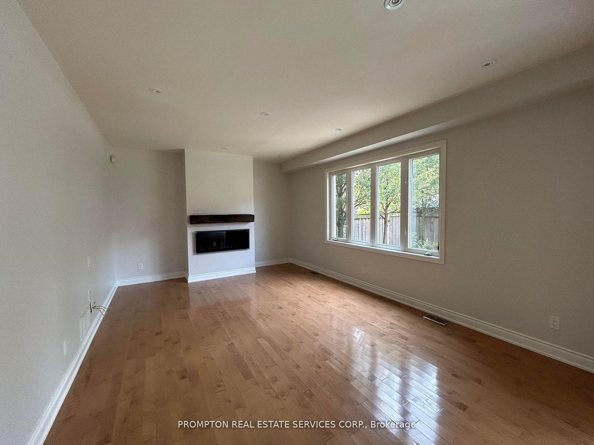 981 Goring Circle photo 8