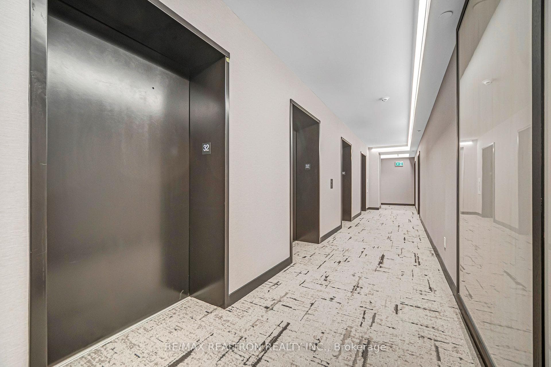 609 SHERBOURNE Street Unit 3201 photo 3