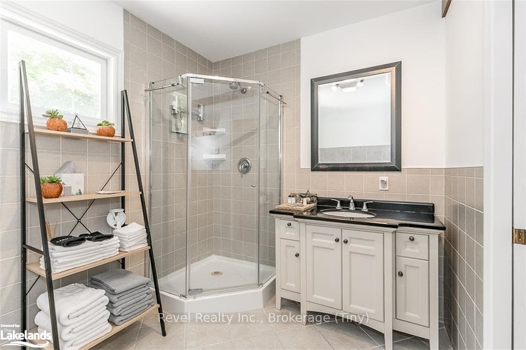 2440 CHAMPLAIN Road photo 17