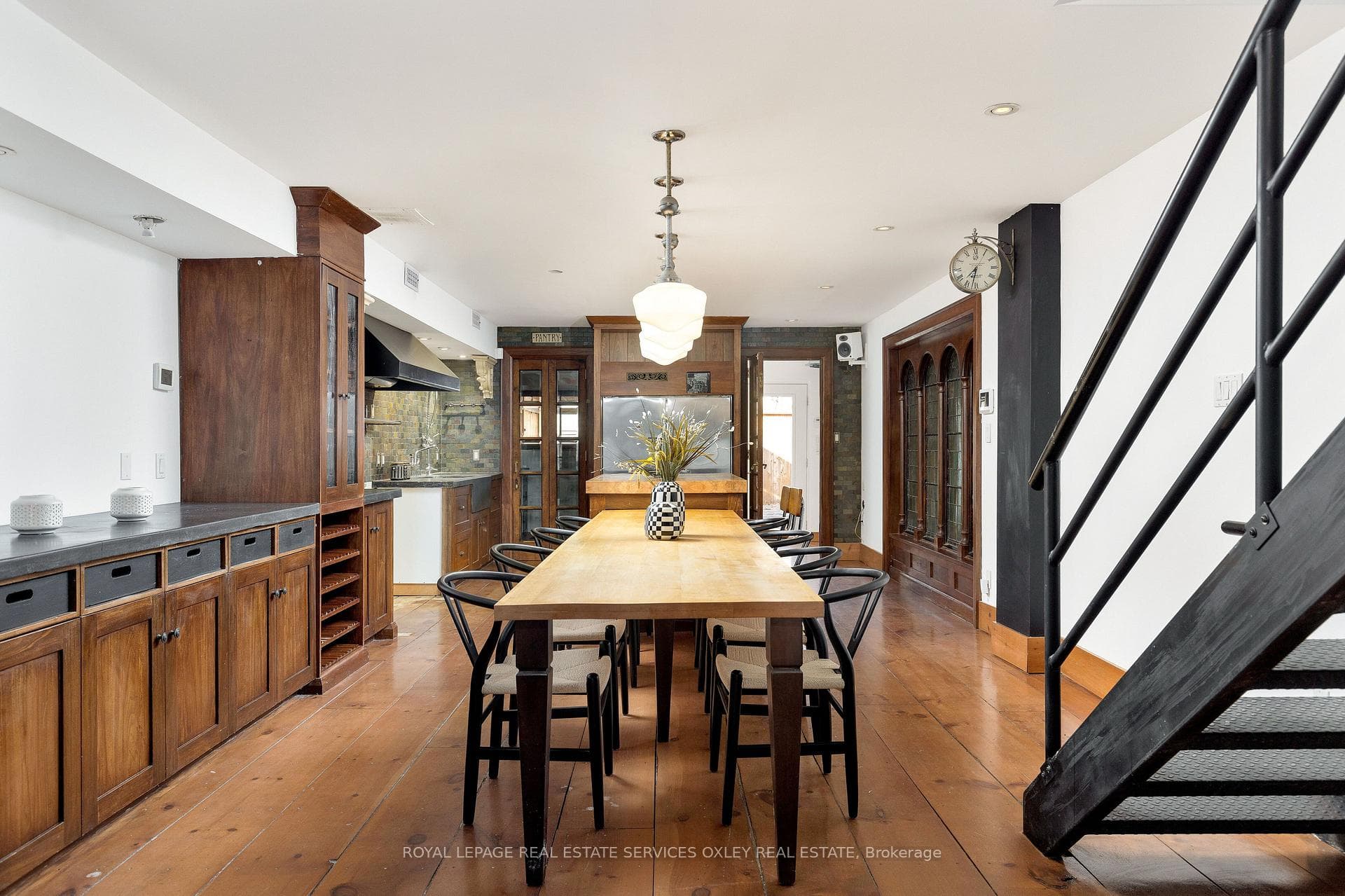 186 Wallace Avenue photo 4