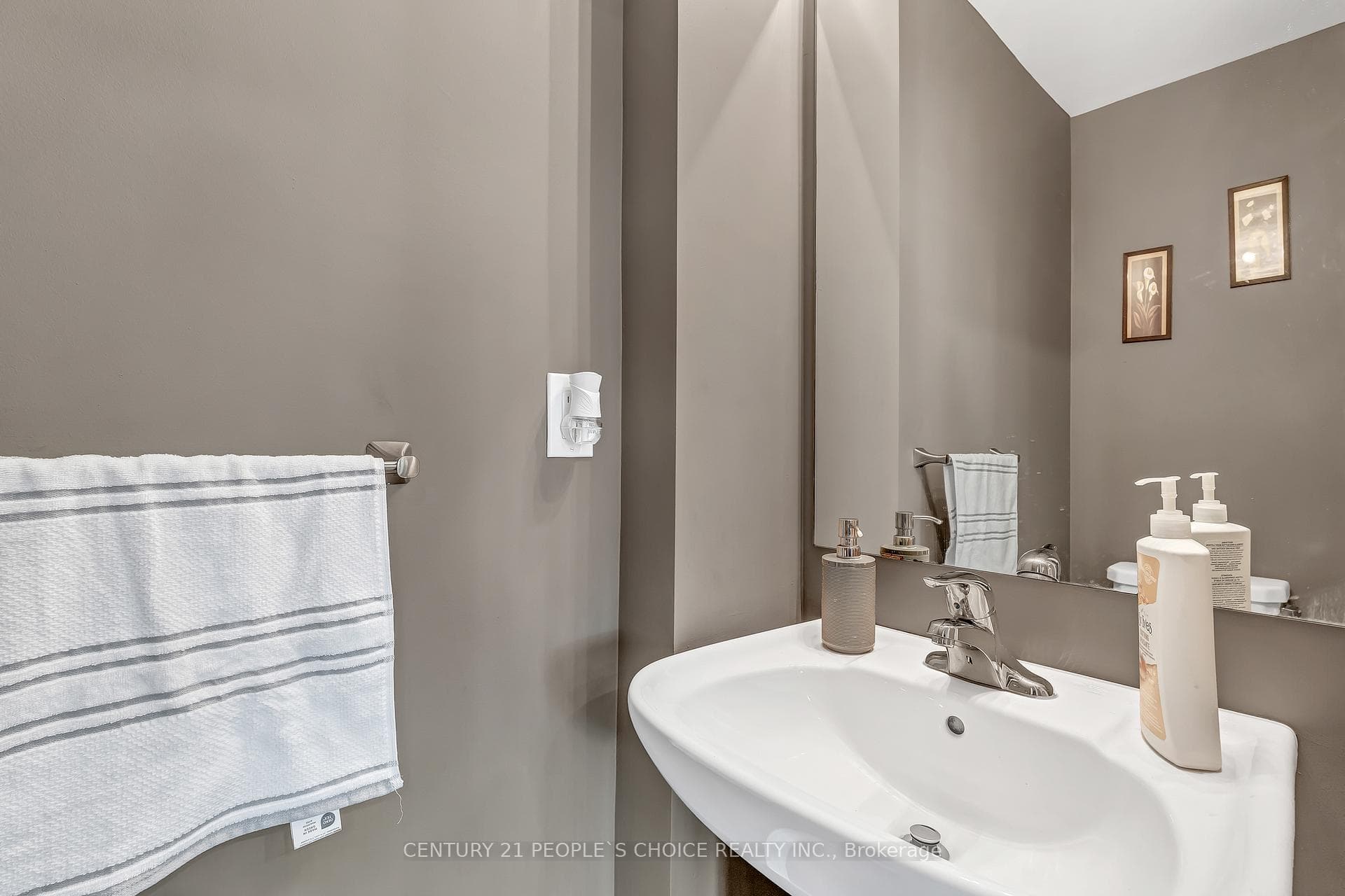33 Shiff Crescent photo 19