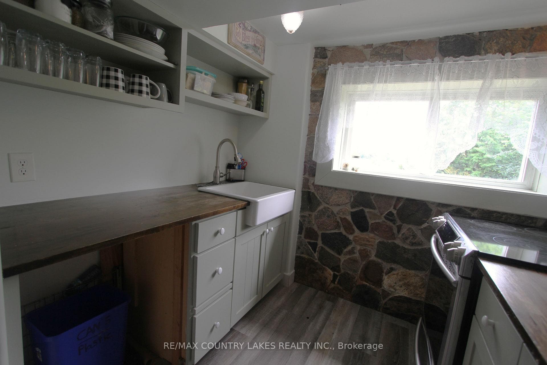 16 Hummingbird Lane photo 17