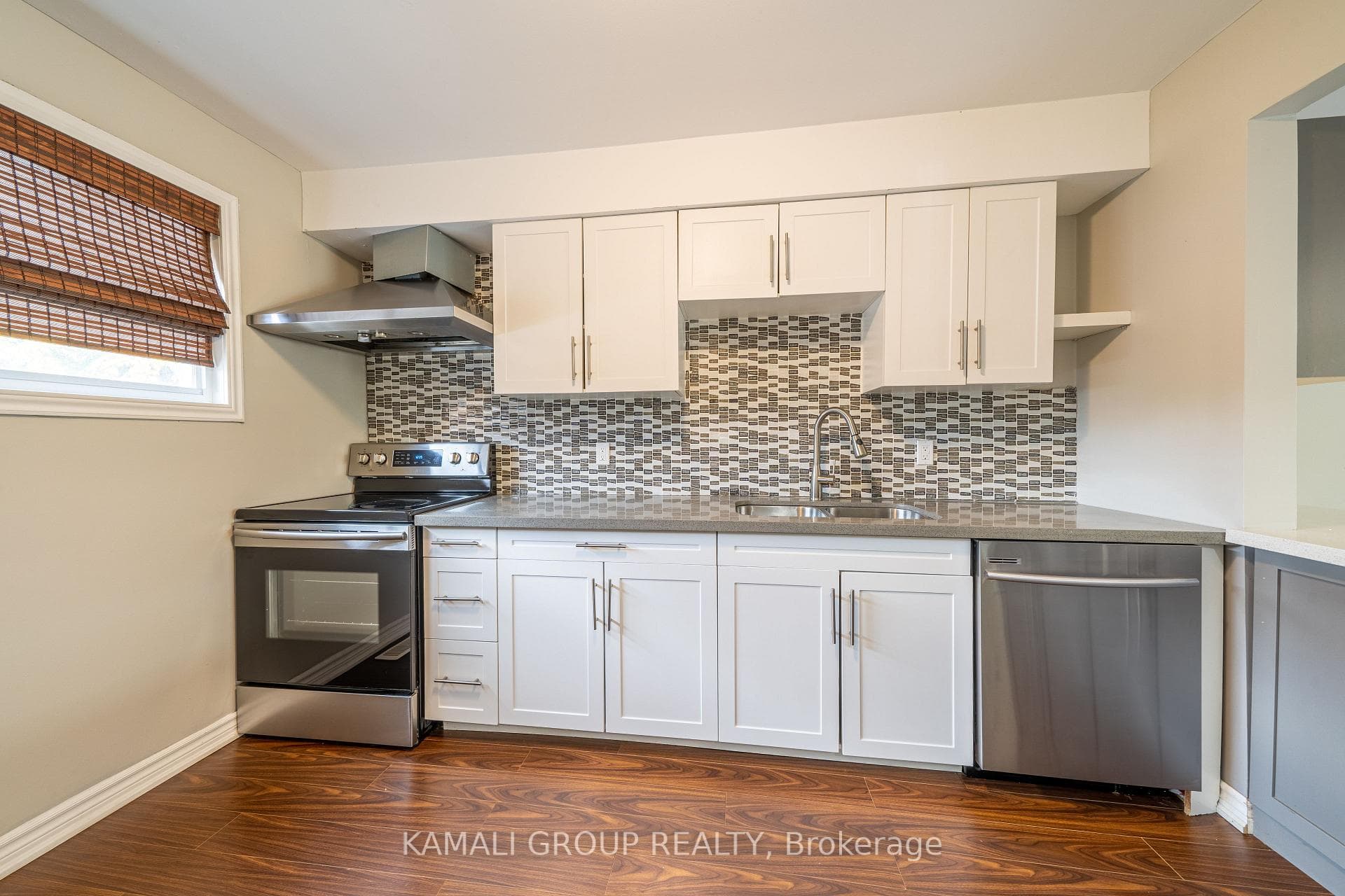 913 Carnaby Crescent photo 12