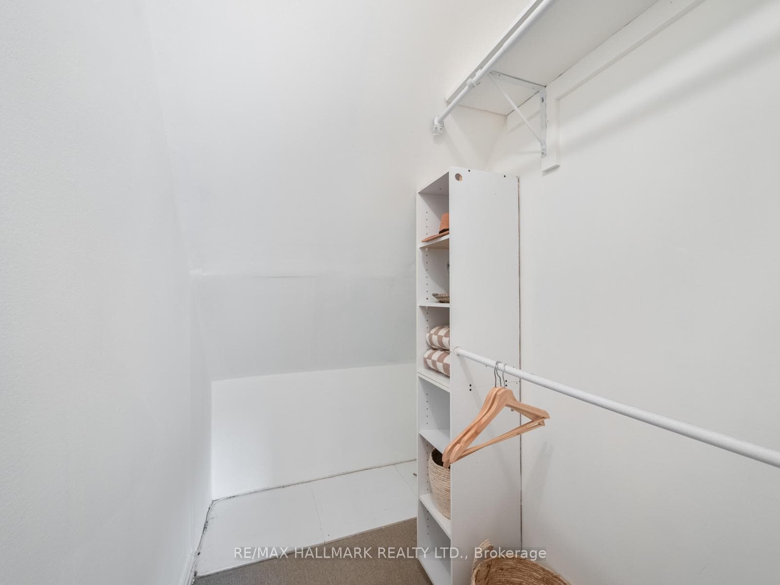 797 Carlaw Avenue photo 33