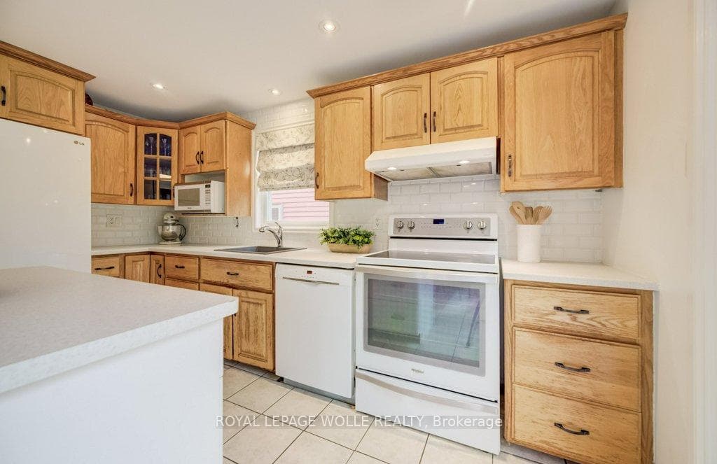 106 Parkland Crescent photo 14