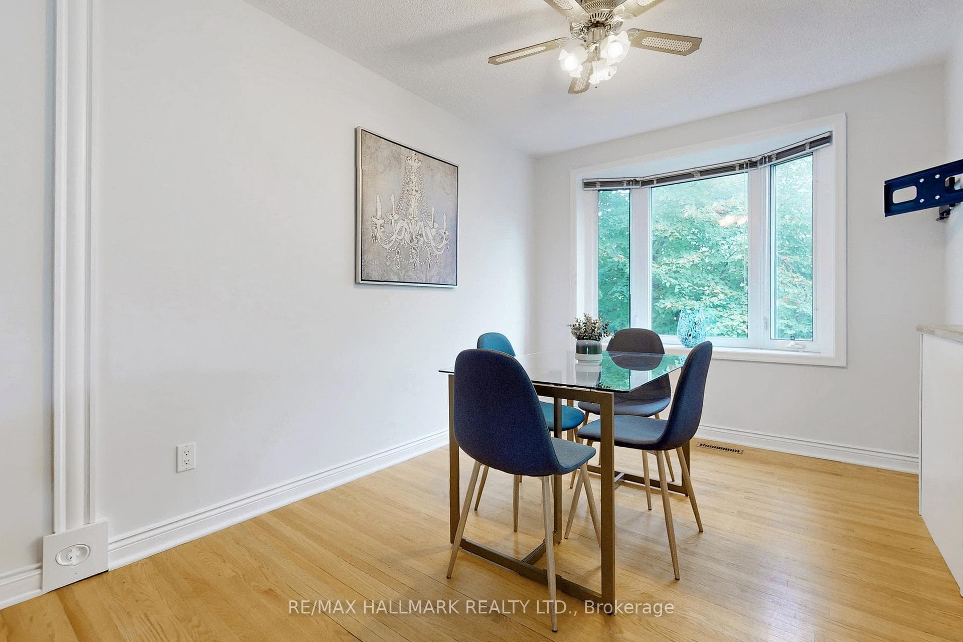 690 Adelaide Avenue photo 6