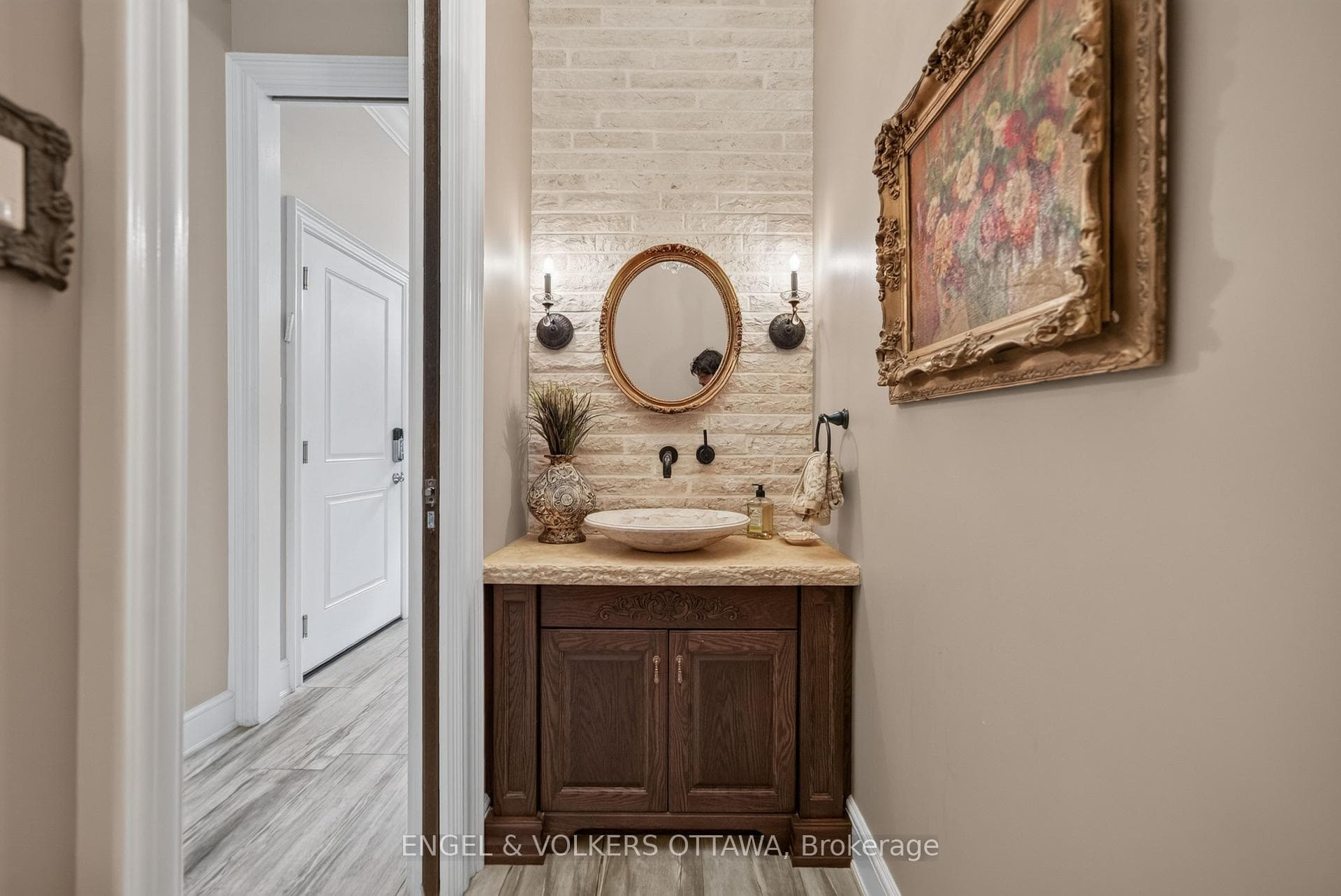 64 Helena Street photo 23