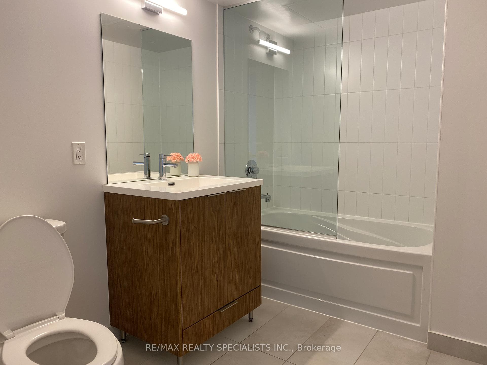 60 Shuter Street Unit 319 photo 9