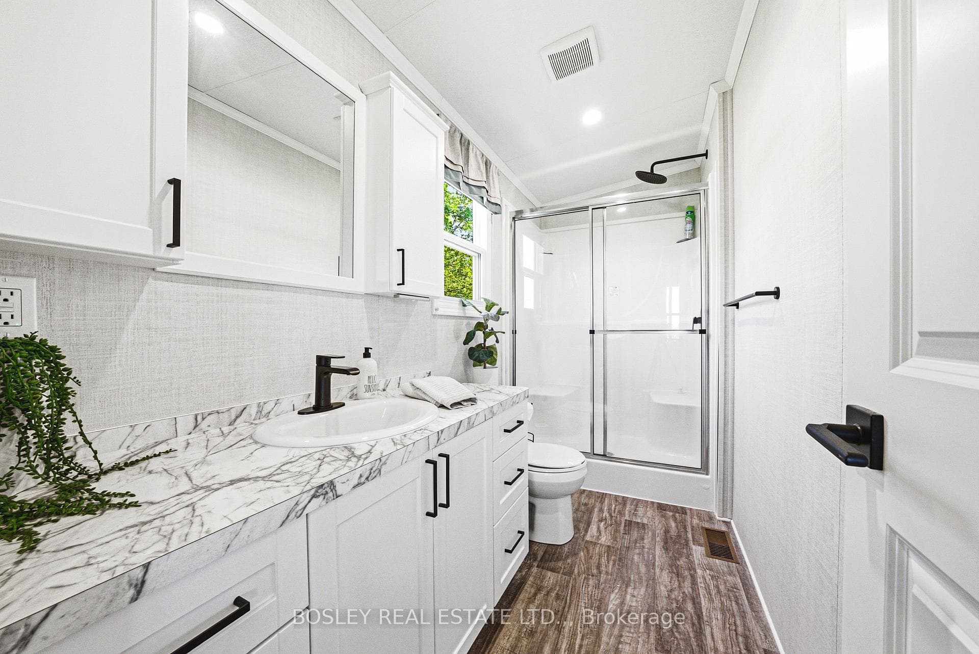 1501 Line 8 Road Unit 522 photo 12