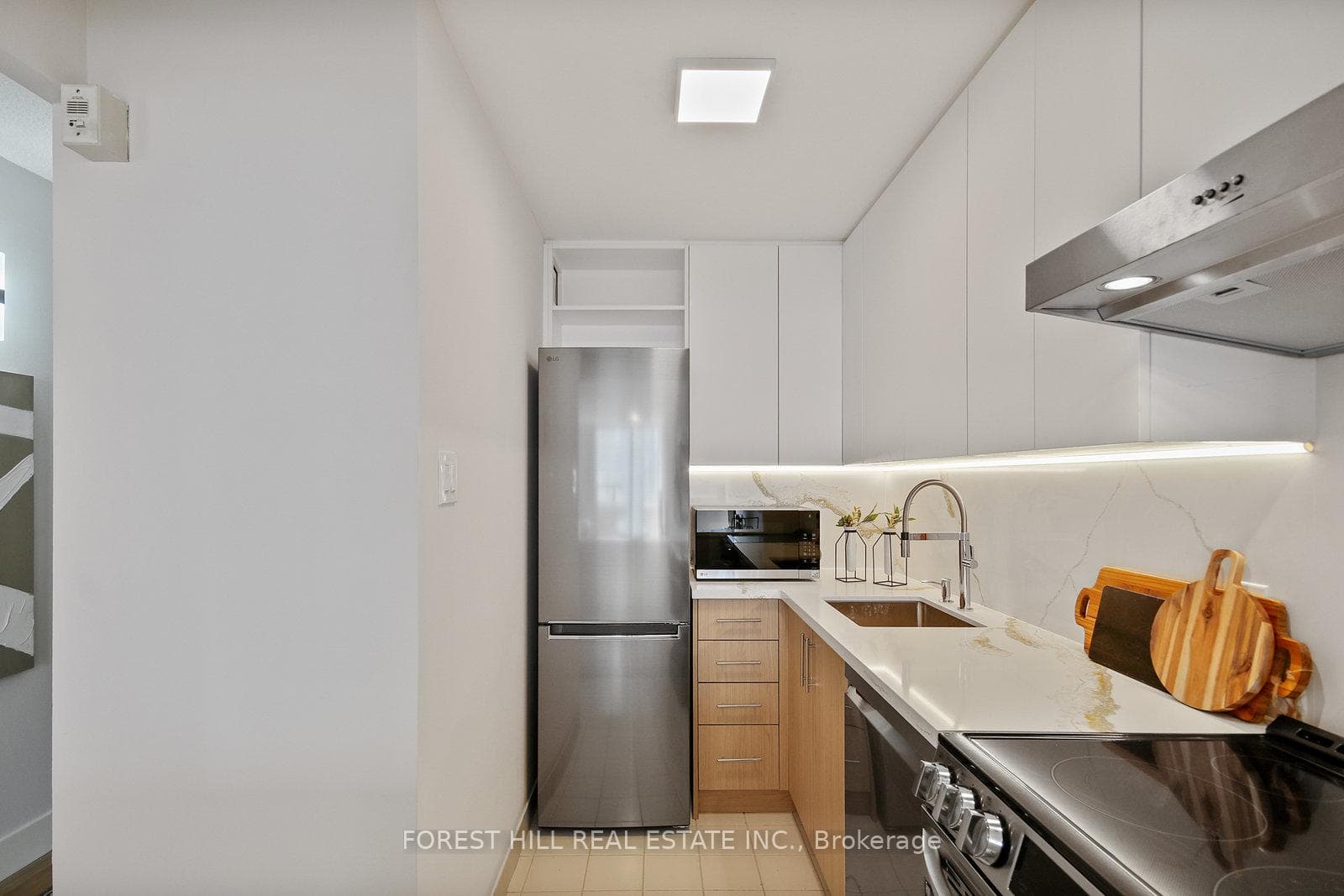914 Yonge Street Unit 1604 photo 8