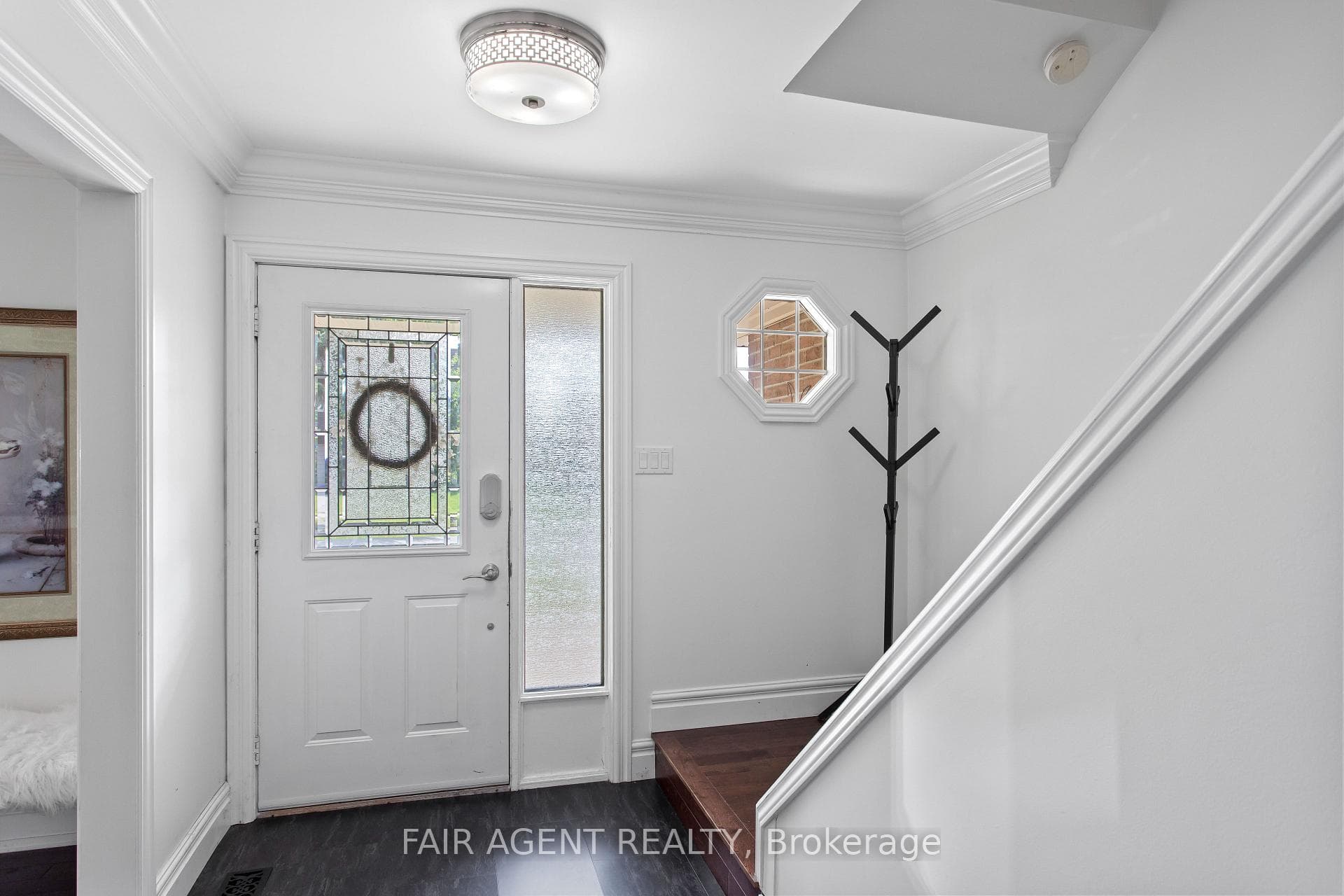 123 ACORN Crescent photo 4