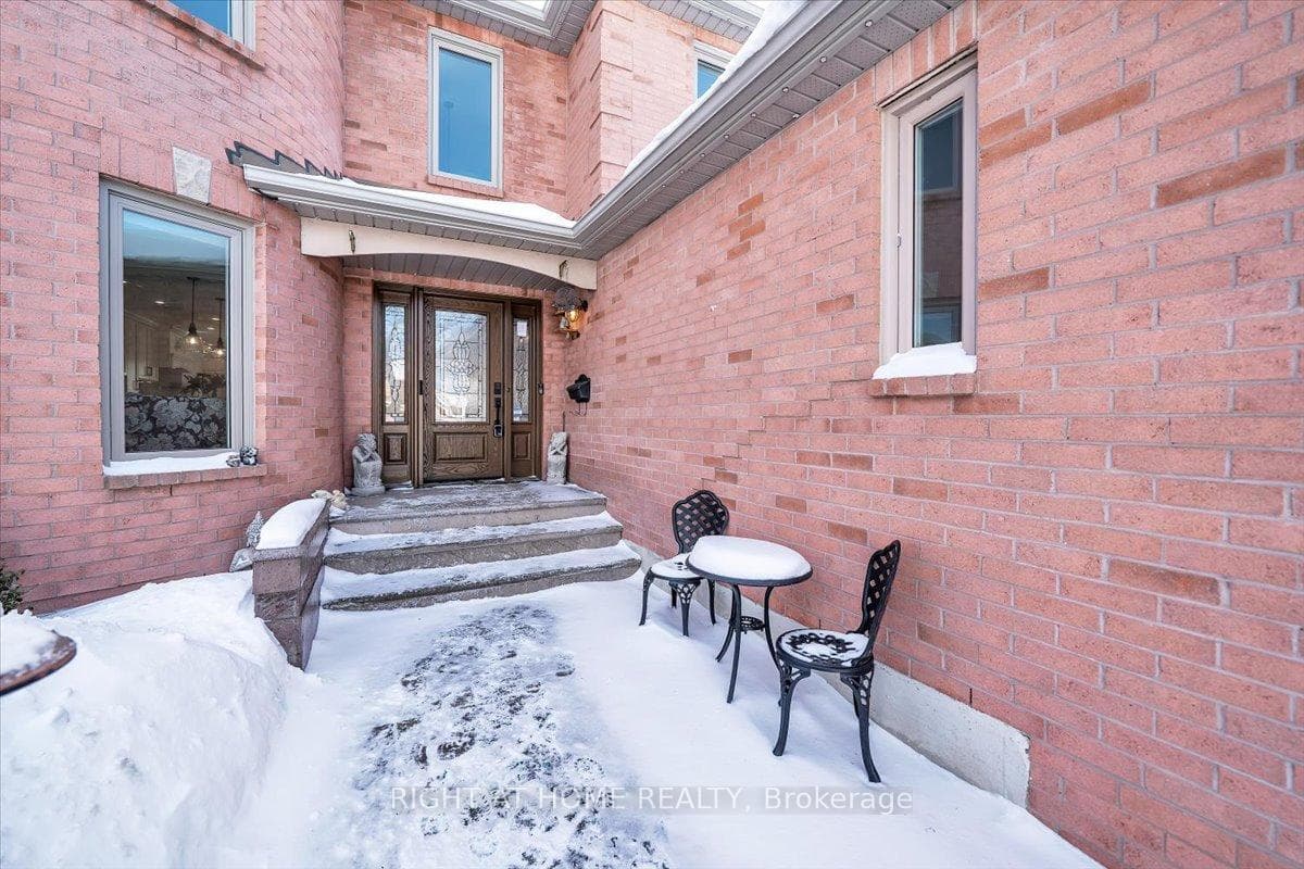 33 Willcocks Crescent photo 2