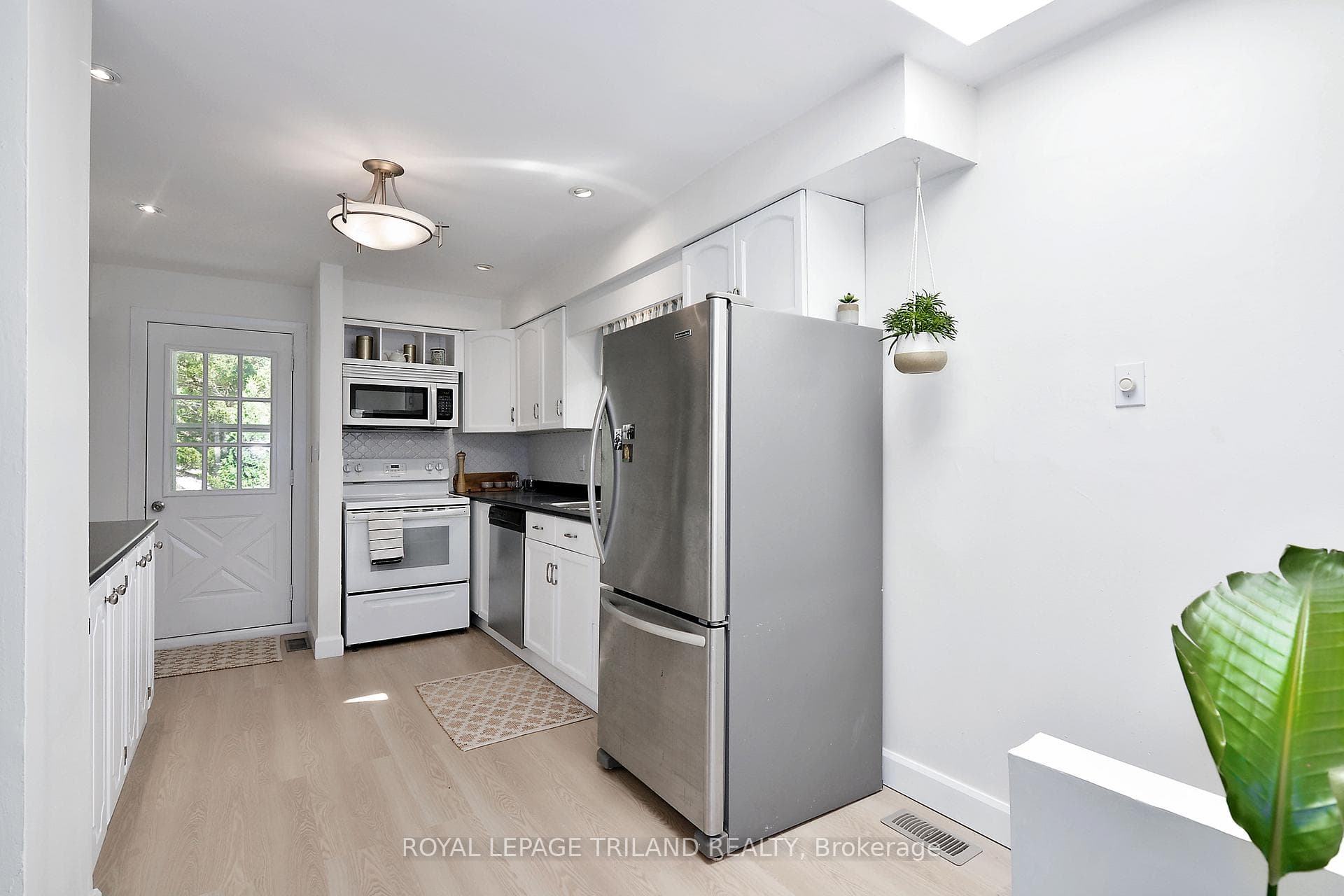 111 Gladstone Avenue photo 8