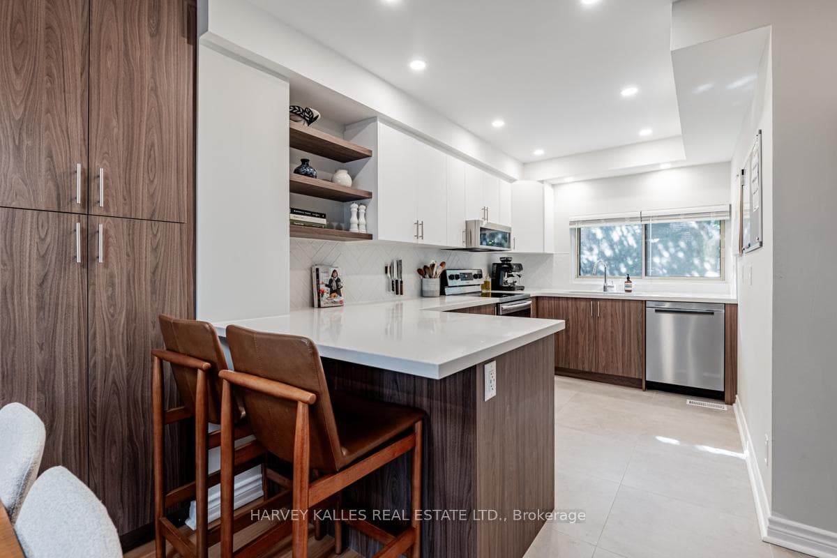 78 Castlebury Crescent Unit 4 photo 3