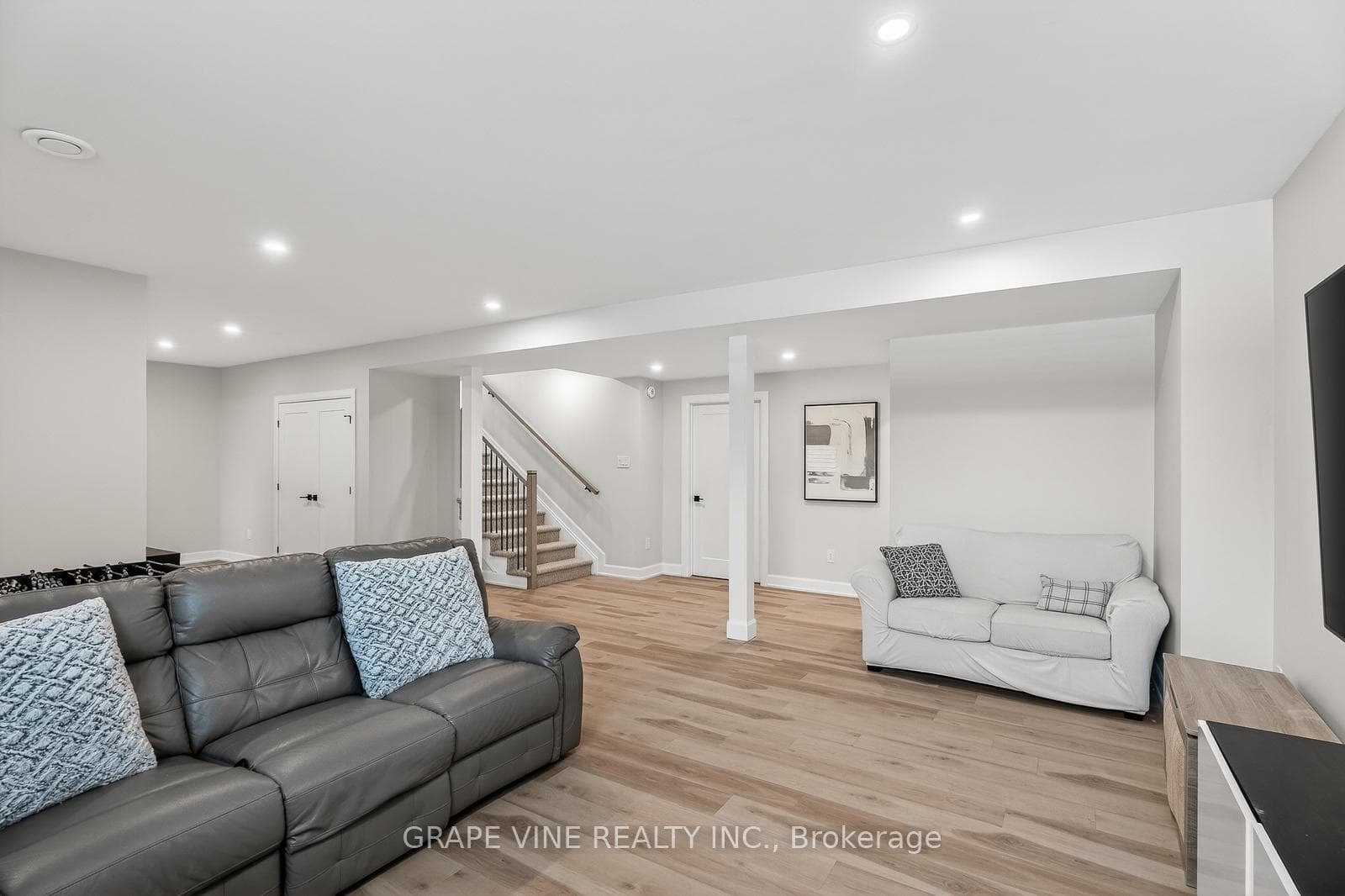 106 Maplestone Drive photo 30