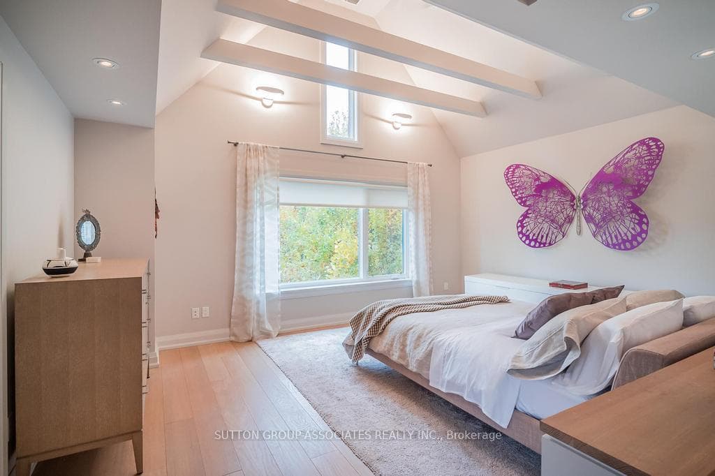 16 Stibbard Avenue photo 22