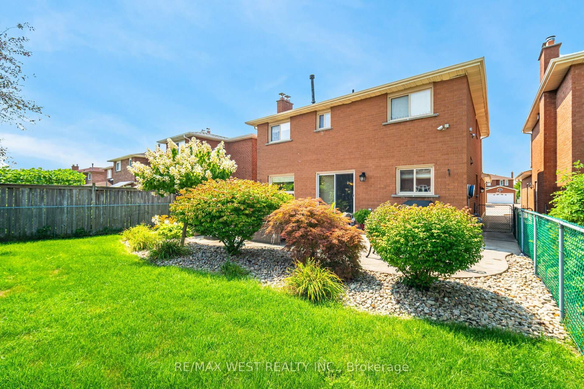 377 Aberdeen Avenue photo 29