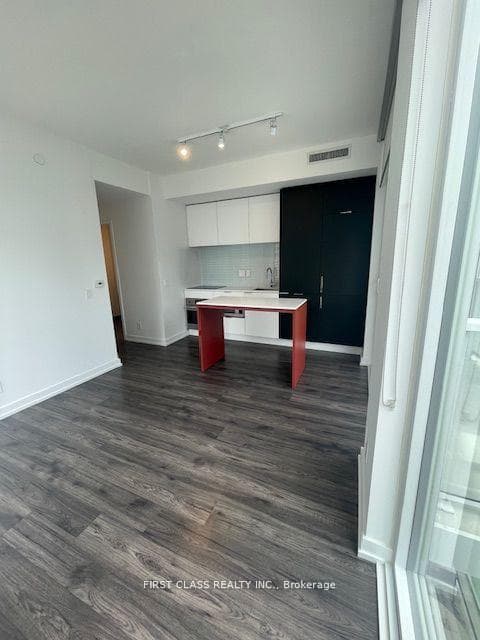 33 Helendale Avenue Unit 1606 photo 8