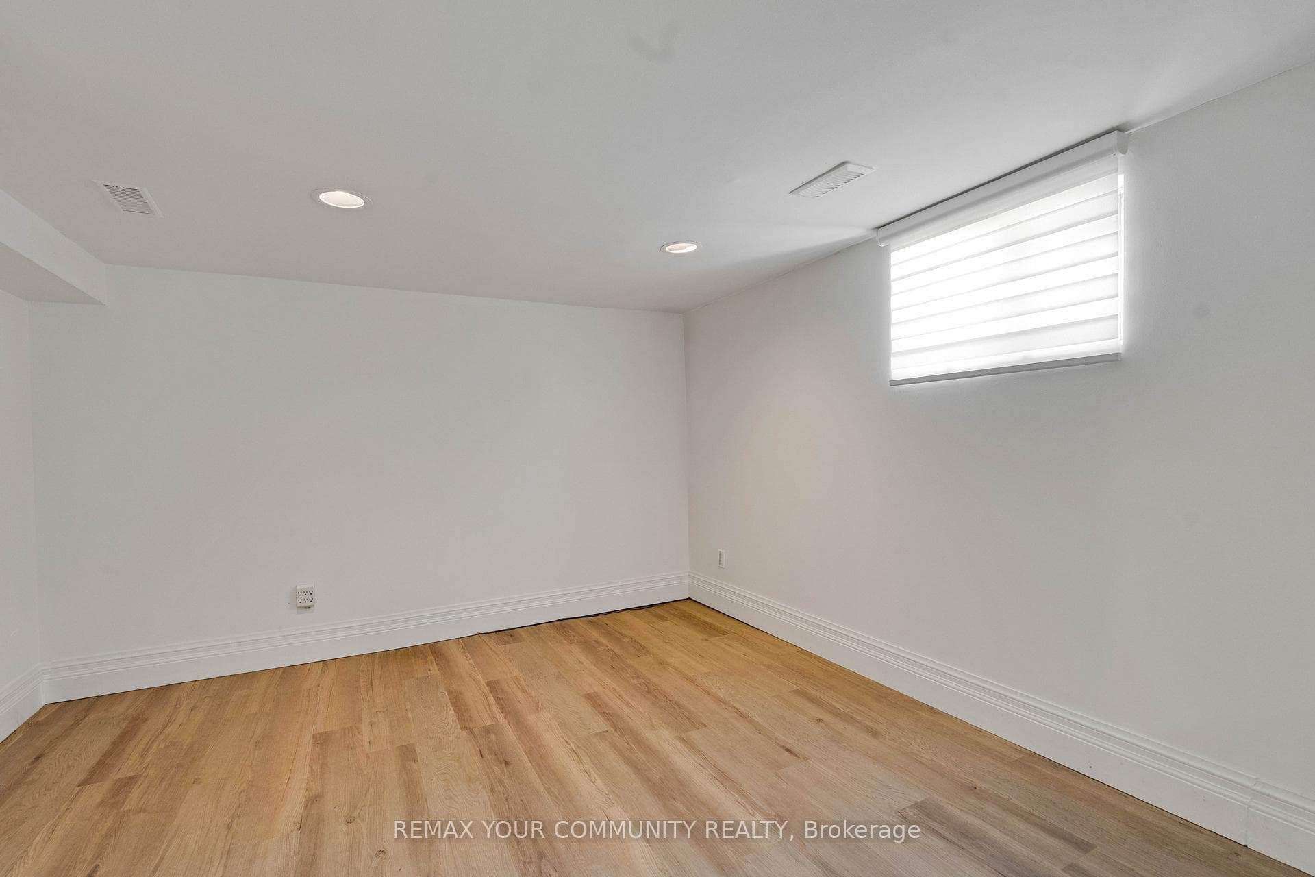 6 Janet Boulevard photo 20