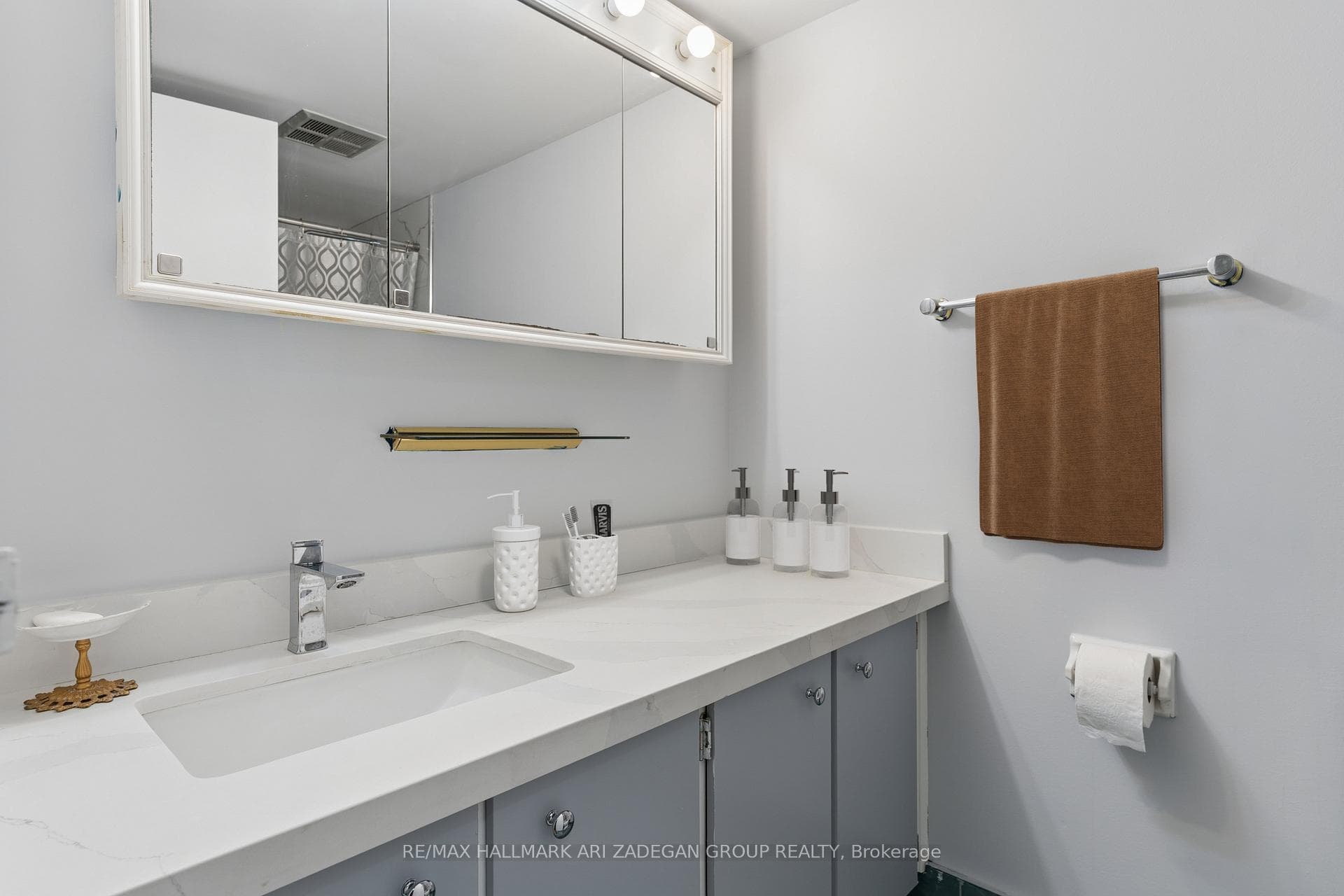 3650 Kaneff Crescent Unit 2704 photo 8