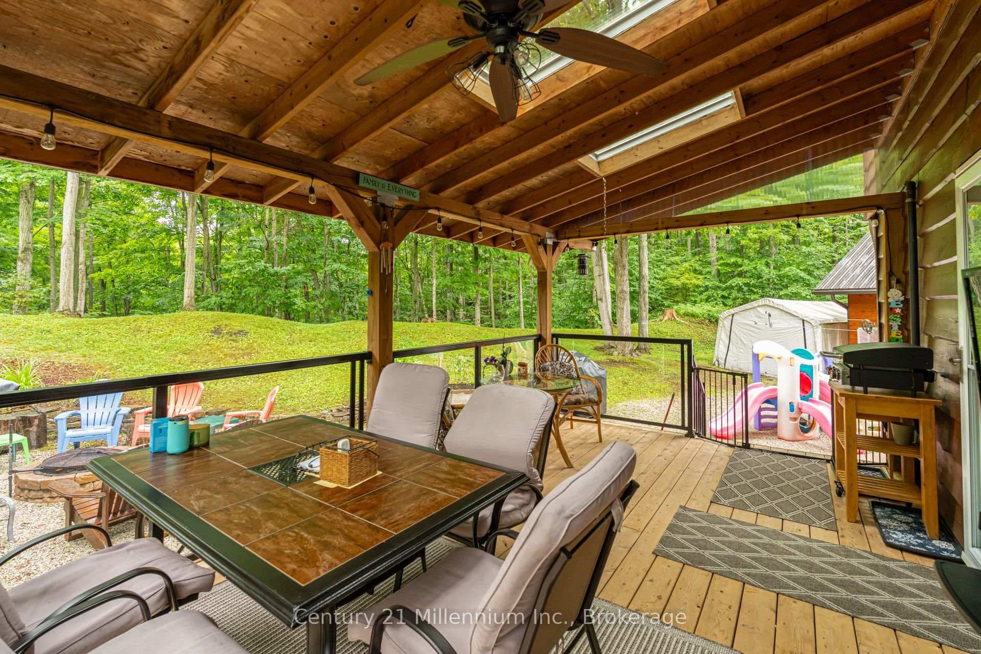 446 Manley Crescent photo 36