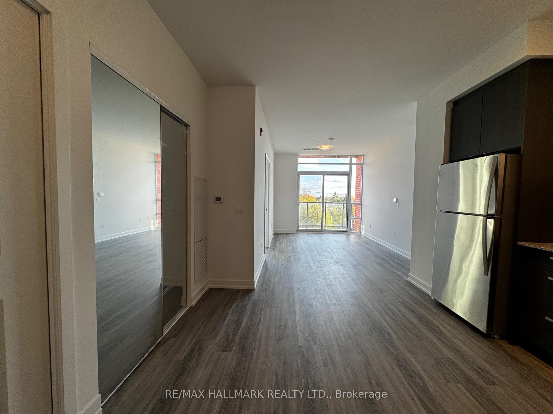 1010 Dundas Street Unit 513 photo 5