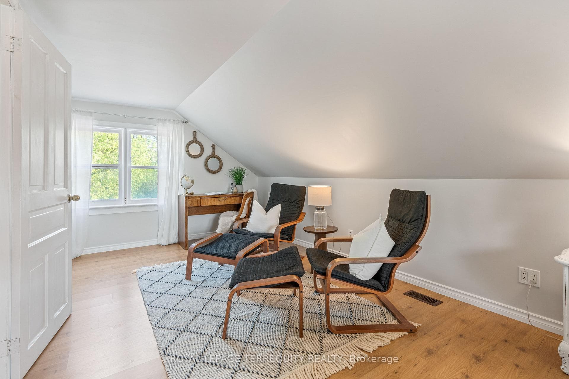 181 College Avenue photo 11