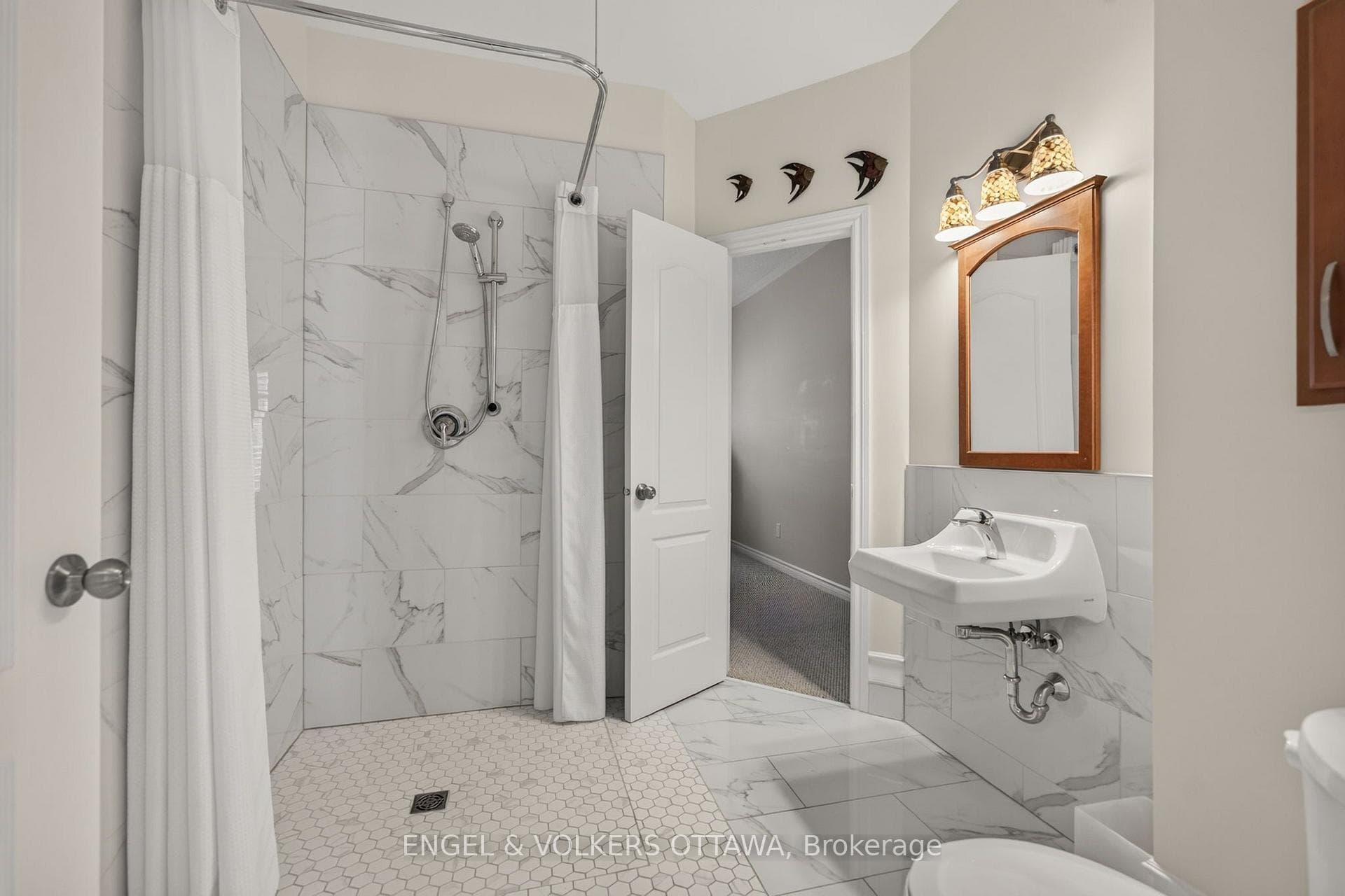 106 Equinelle Drive photo 23