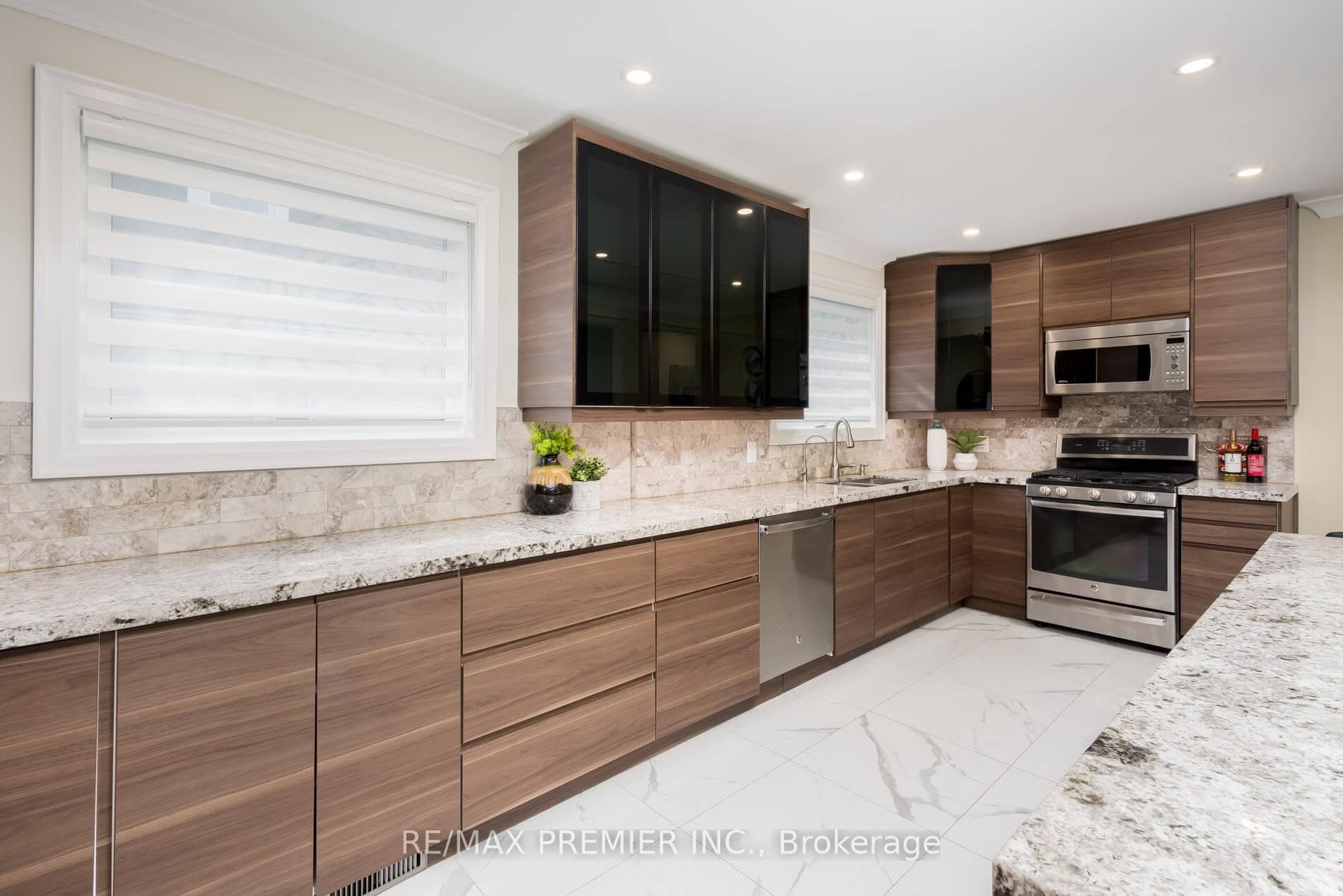 110 Clarence Street photo 11