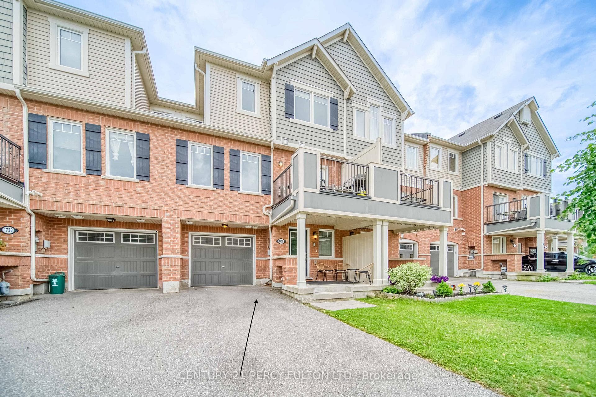 1736 Pure Springs Boulevard photo 2