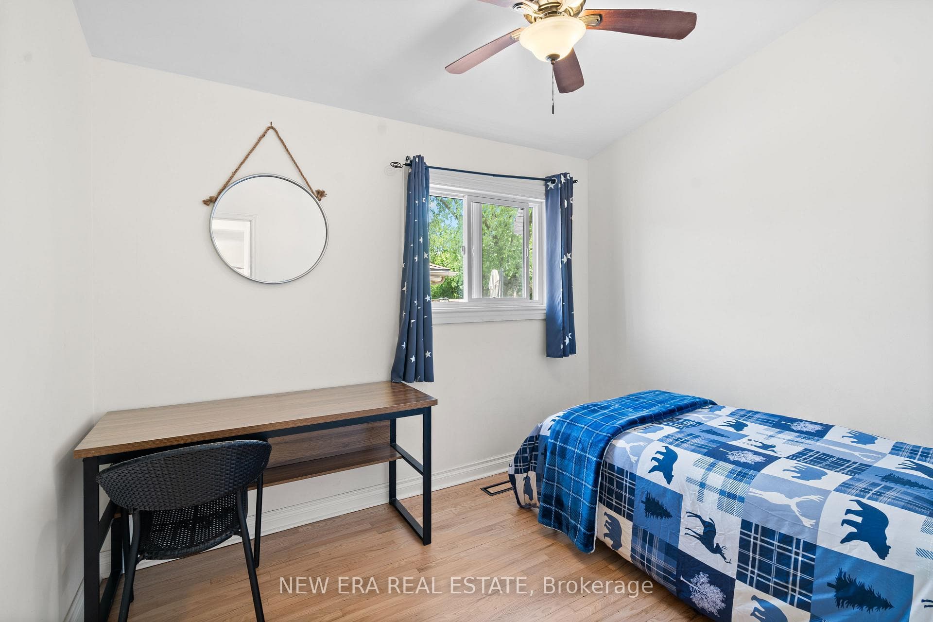 2598 Chalkwell Close photo 6