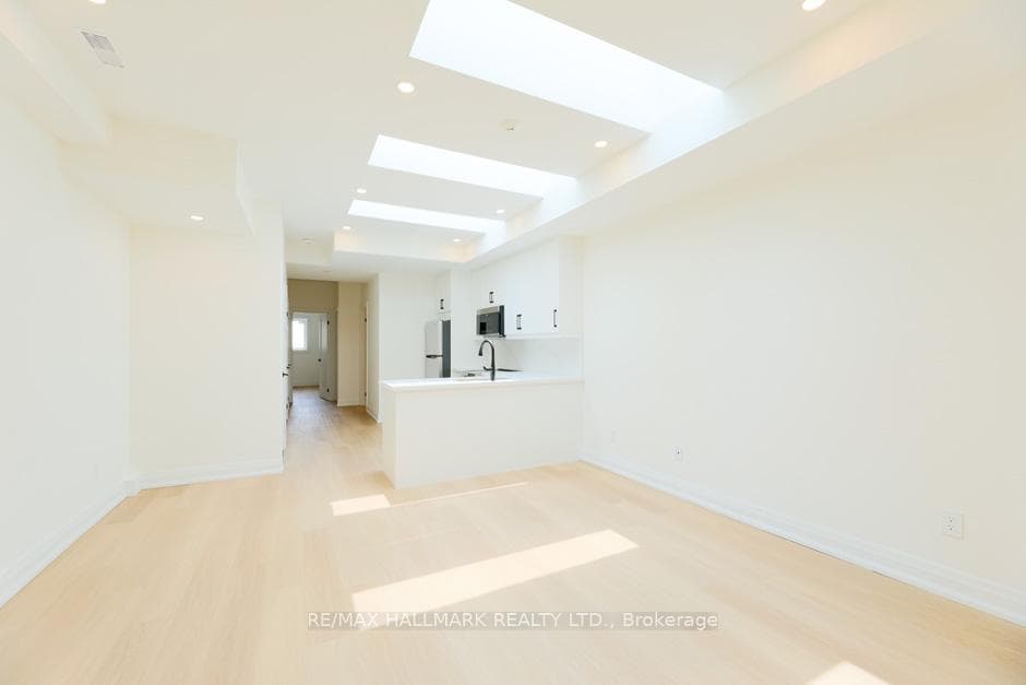 2199 Queen Street Unit B photo 9