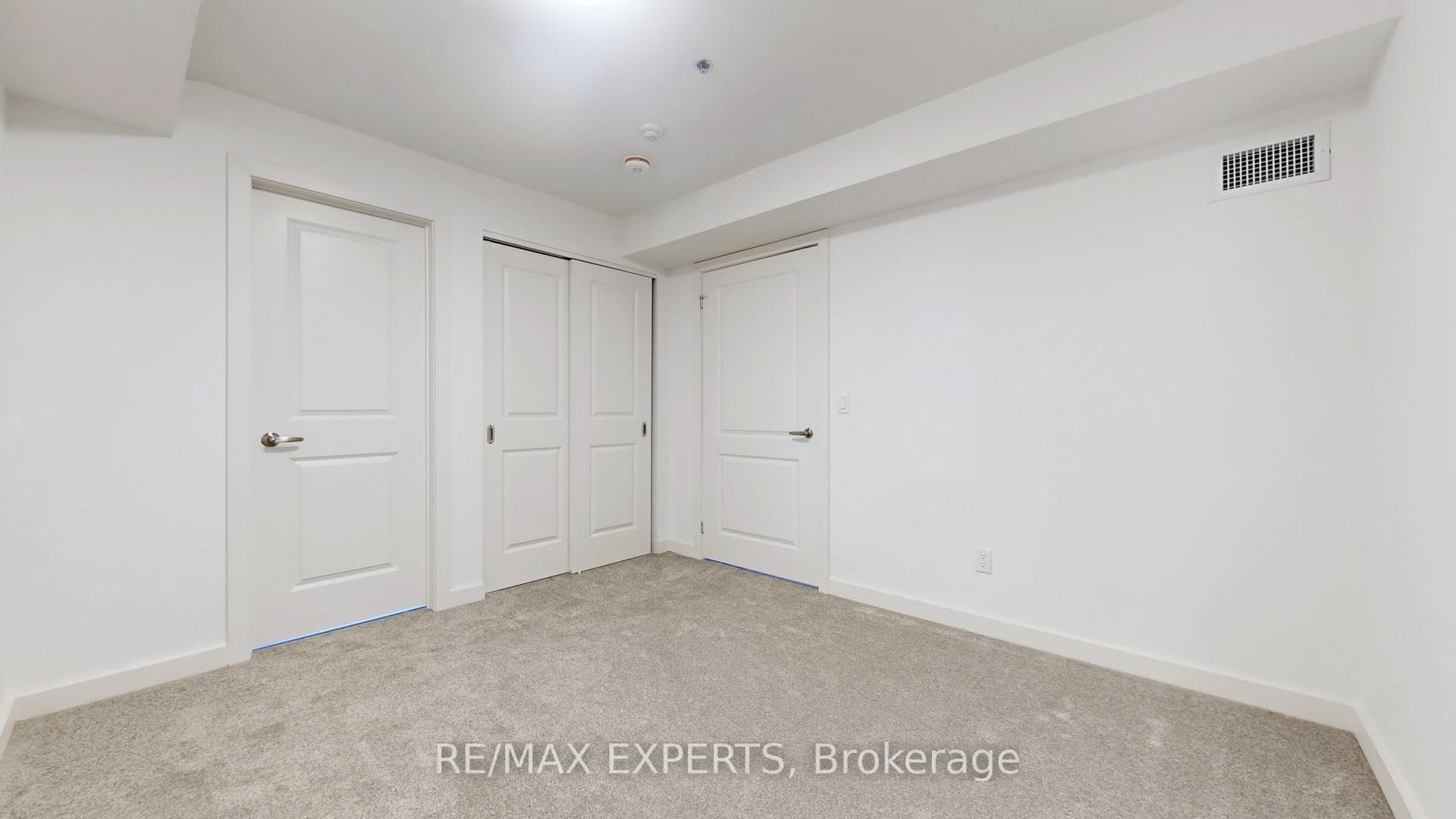 45 Connaught Avenue Unit 102 photo 12