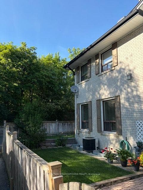 61 Ardglen Drive Unit 19 photo 4