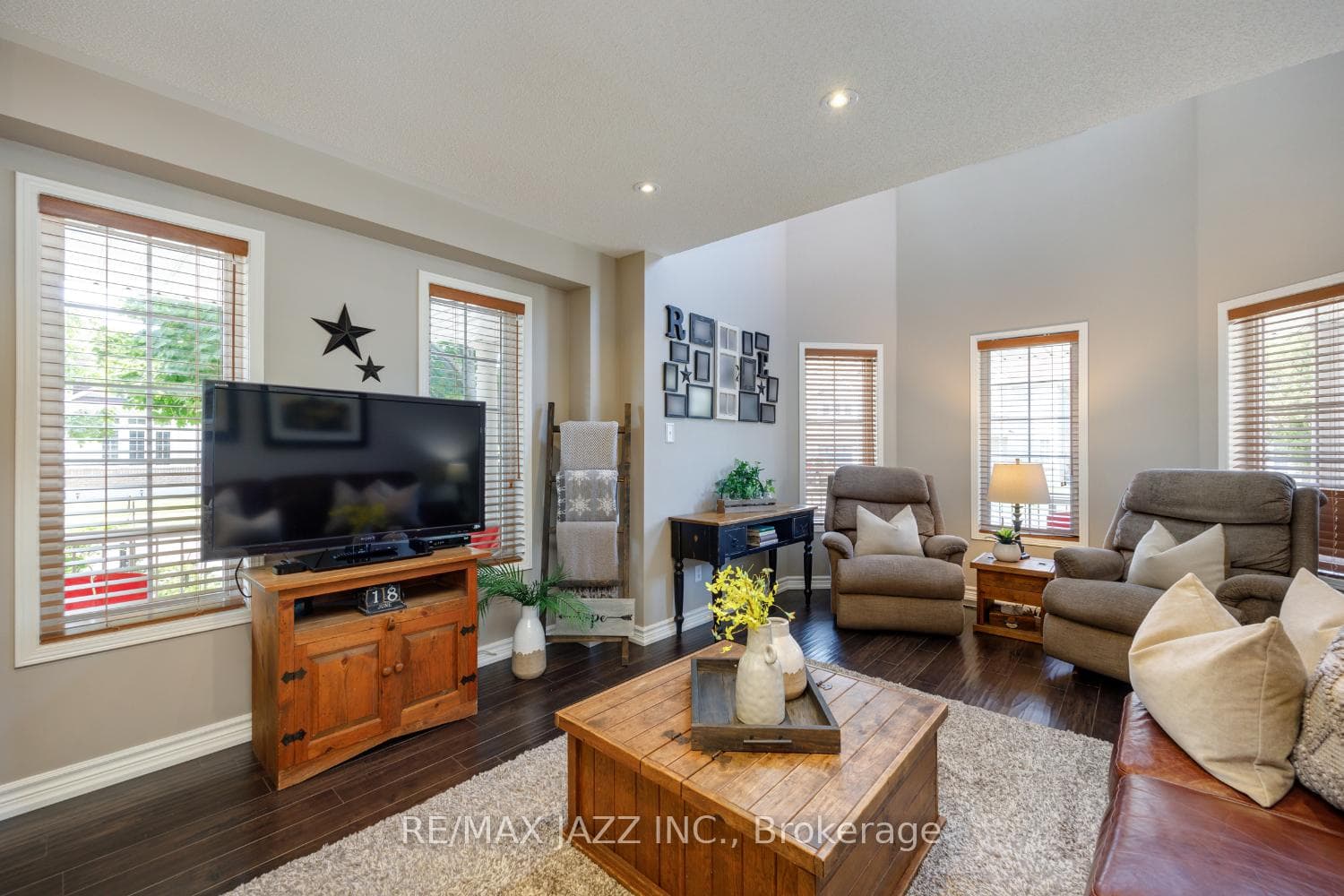 27 Hirons Drive photo 8