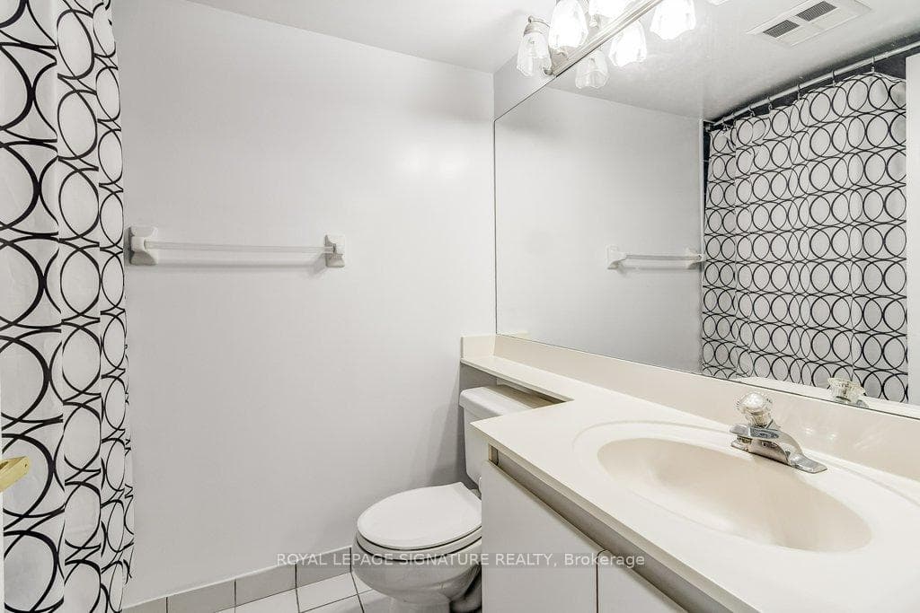 88 Corporate Drive Unit 1817 photo 29