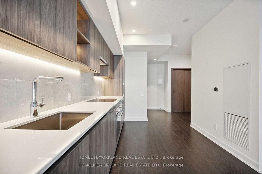 17 Bathurst Street Unit 4205 photo 10