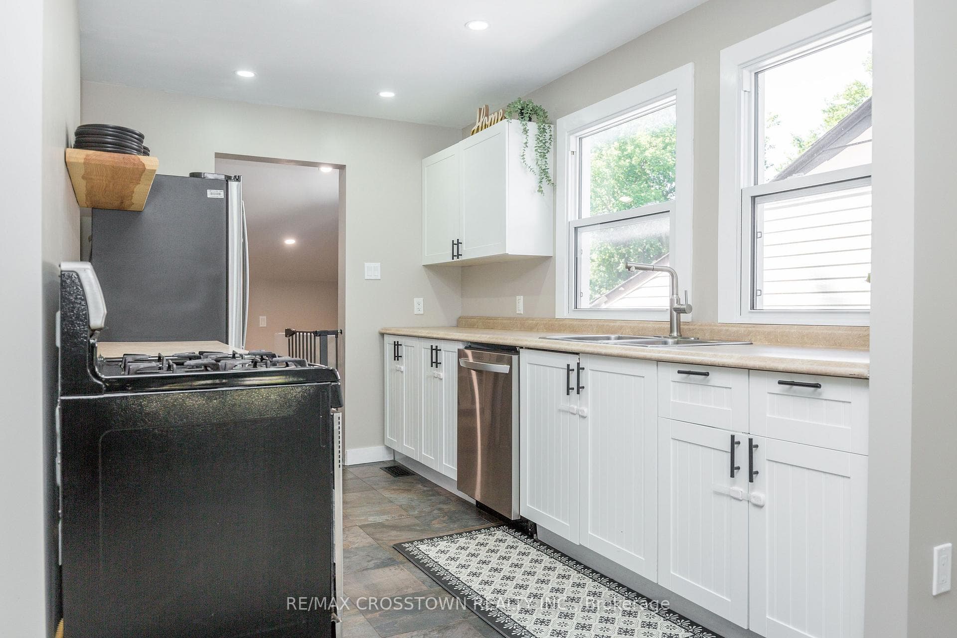 281 Elizabeth Street photo 8