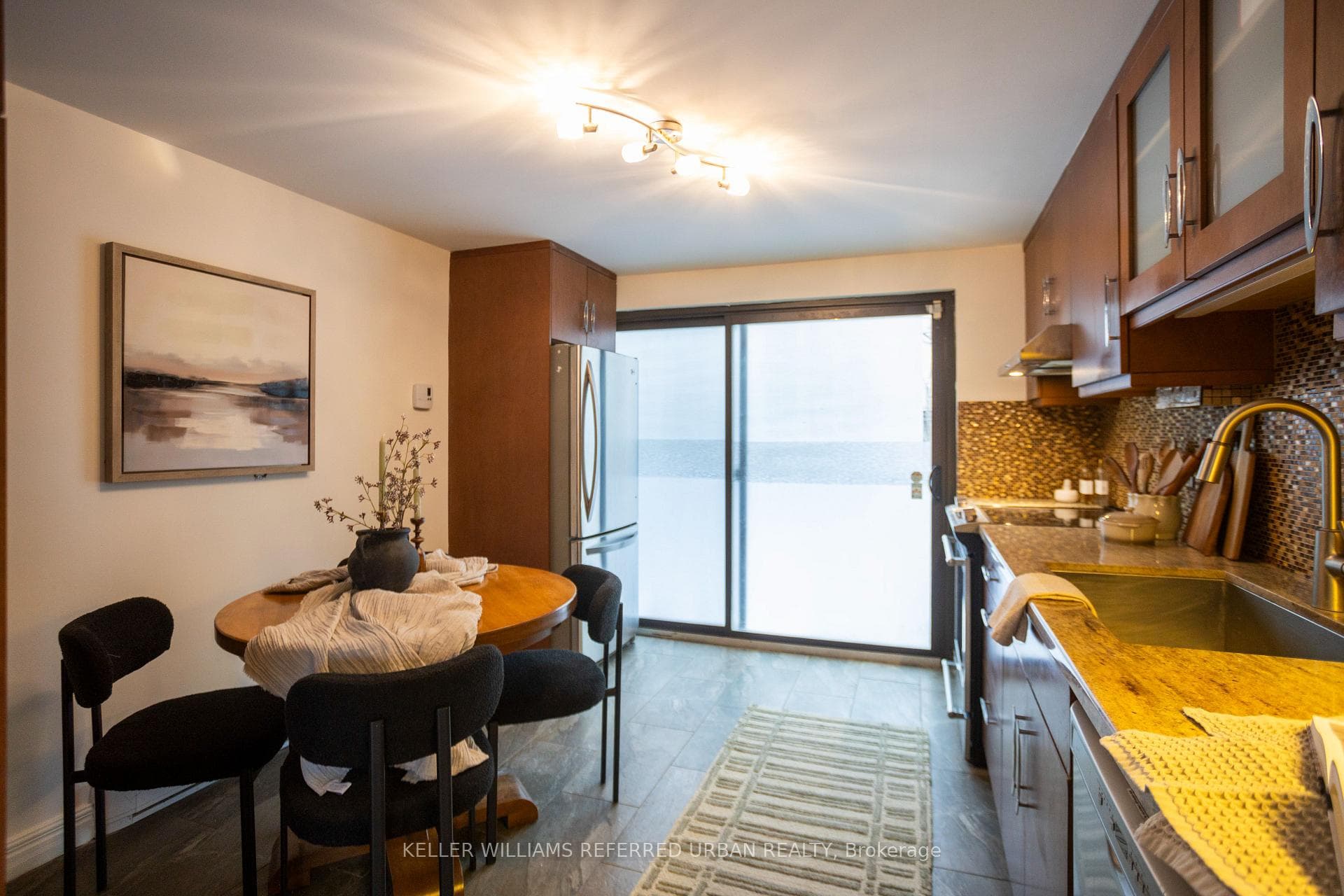 2366 Queen Street Unit 6 photo 6