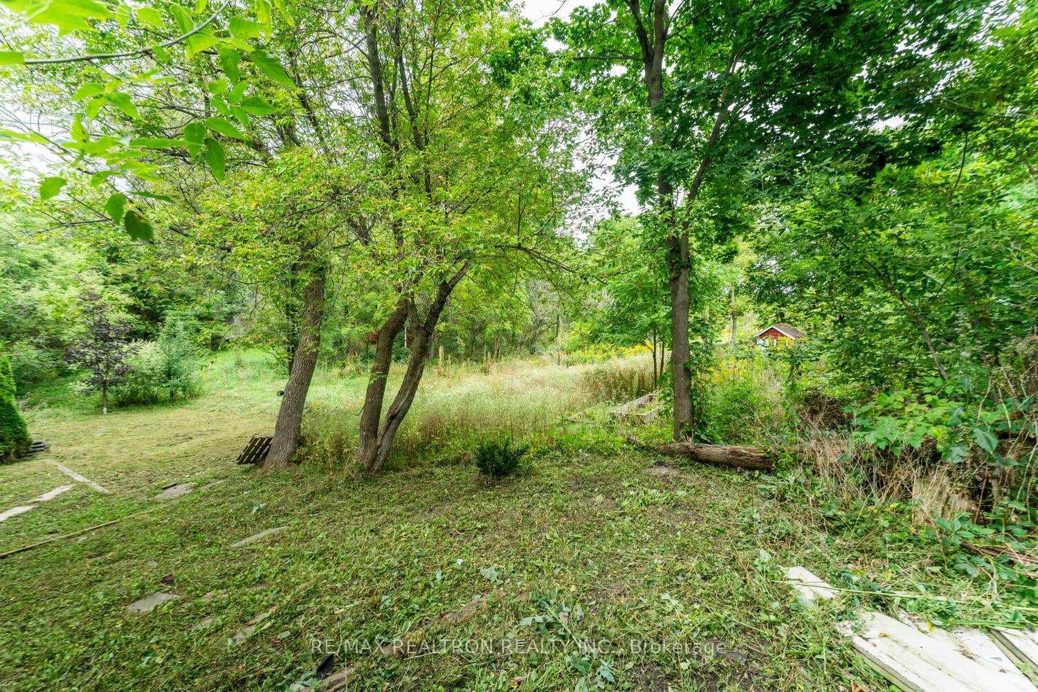 11 CHURCHILL Drive photo 28